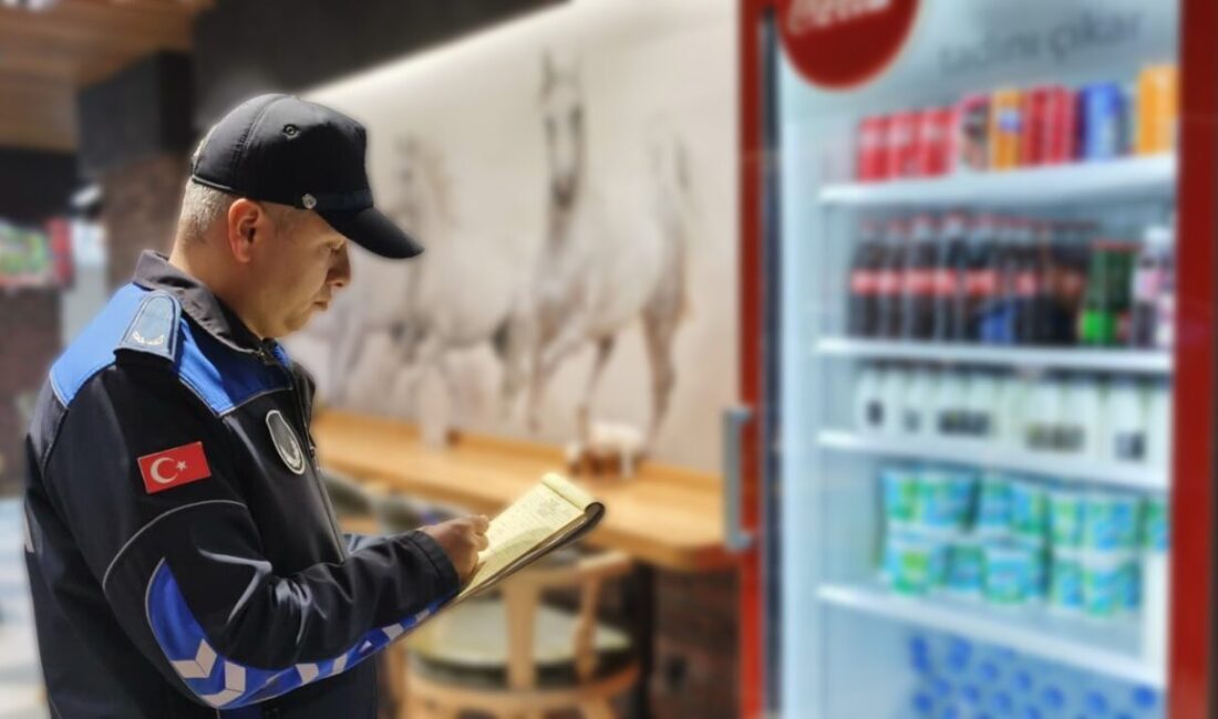 İnegöl Zabıta Ekipleri, Dönerci Denetimlerine Hız Kesmeden Devam Ediyor İnegöl Belediyesi Zabıta Müdürlüğü, döner işletmelerini titizlikle denetliyor. Ekipler, işletmelerin