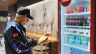 İnegöl Belediyesi Zabıta Müdürlüğü, döner işletmelerini titizlikle denetliyor. Ekipler, işletmelerin