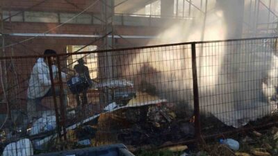 Samsun’un Çarşamba ilçesinde inşaat halindeki bir binanın bahçesinde oluşan yangın,