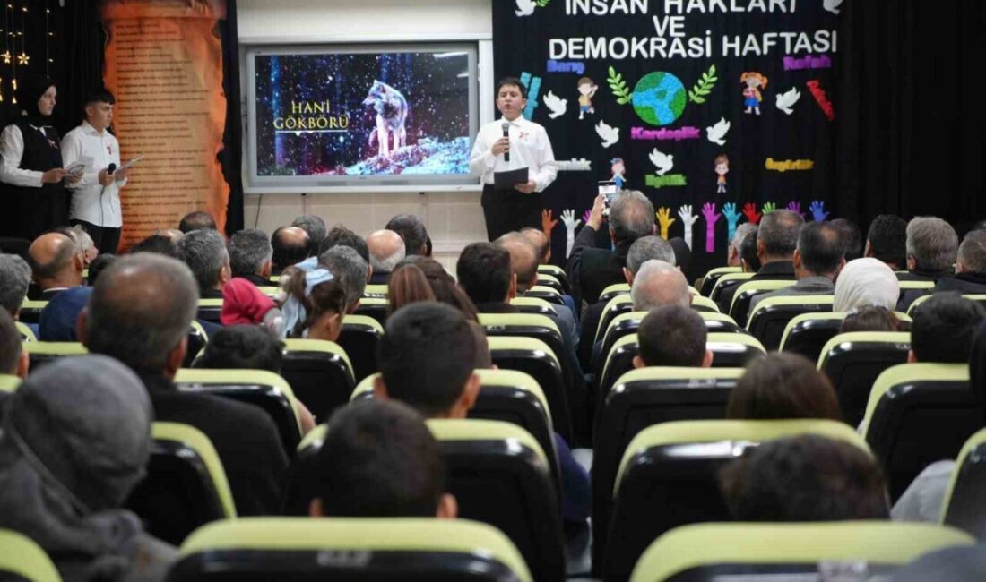 Bayburt'taki Şehit Sebahattin Bozo Ortaokulu, İnsan Hakları ve Demokrasi Haftası