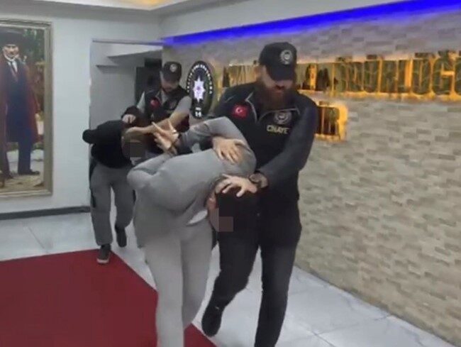 İzmir’de Aile İçinde Miras için İşlenen Cinayetlerin Ardındaki Gerçek Ortaya Çıktı İzmir'in Torbalı ilçesinde Sadi Avcı (67), Hatice Avcı (54) ve