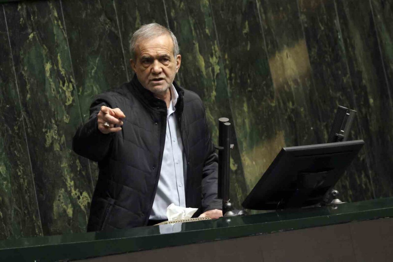 İran Cumhurbaşkanı Mesud Pezeşkiyan, Venezuela Devlet Başkanı Nicolas Maduro ile