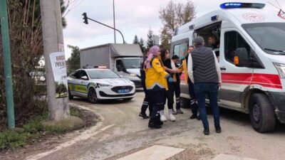 Bursa'nın İnegöl ilçesinde, kırmızı ışıkta geçen Orhan Y. yönetimindeki otomobil,