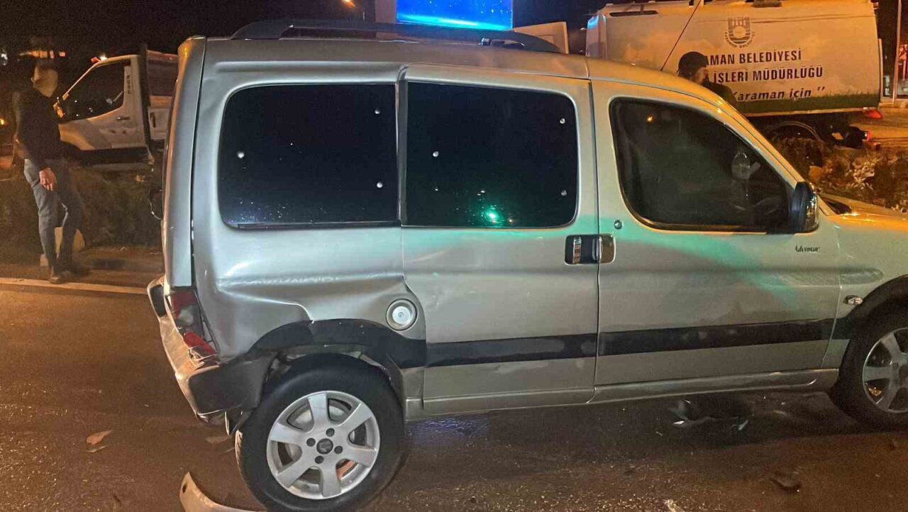 Karaman’da Işıkta Bekleyen Araçlara Çarpan Otomobil Kazası: İki Yaralı ve Alkollü Sürücü Tutuklandı