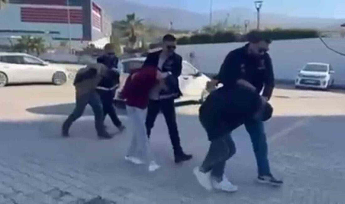 İskenderun’da Aranan Üç Şahıs, Emniyet Ekiplerinin Operasyonu ile Yakalandı Hatay’ın İskenderun ilçesinde aranan 3 kişi yakalandı. Cinsel taciz zanlısı