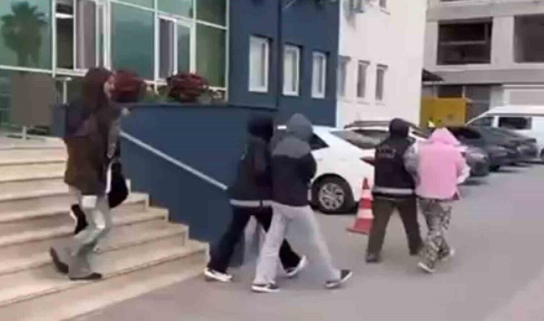 Hatay'ın İskenderun ilçesinde, fuhuş yaparken yakalanan 4 kadın ile birlikte