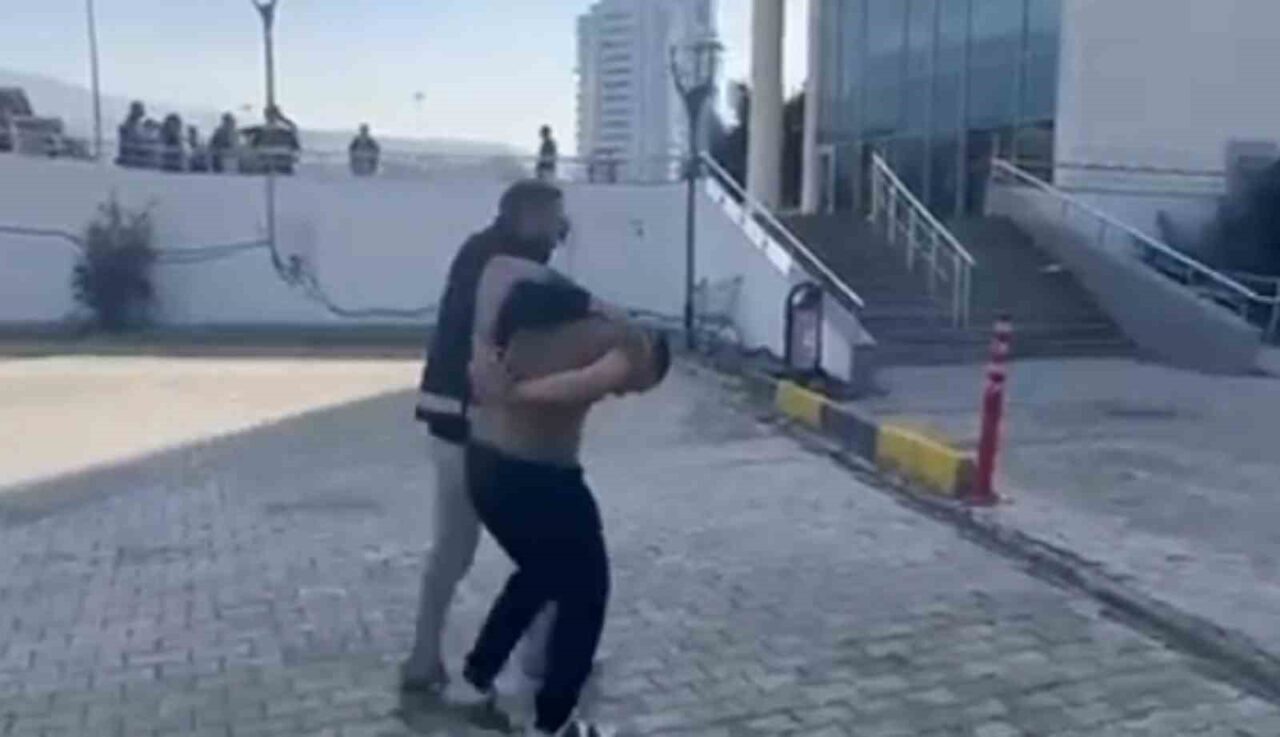 Hatay’ın İskenderun ilçesinde, kasten yaralama ve tehditle suçlanan A.A. gözaltına