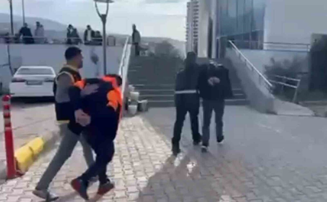 Hatay'ın İskenderun ilçesinde, uyuşturucu suçlarından aranan A.A. ve H.A. isimli