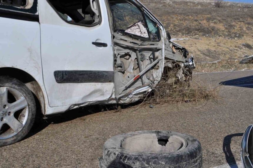 Yalvaç’ta Gizli Buzlanma Nedeniyle Otomobil Şarampole Uçtu, 4 Kişi Yaralandı