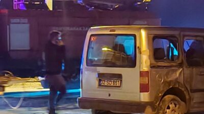 Isparta'nın Şarkikaraağaç ilçesinde, İsmail T. (18) yönetimindeki hafif ticari araç,