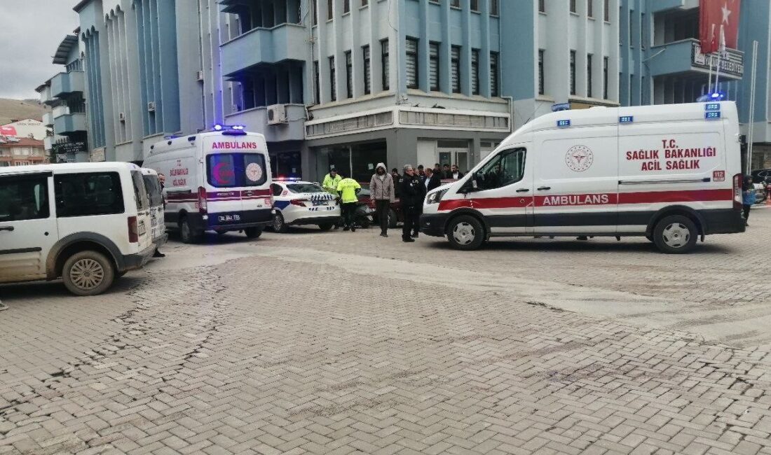 Isparta’da motosiklet ve otomobil çarpıştı: Sürücü hastaneye kaldırıldı Isparta'nın Yalvaç ilçesinde motosiklet ve hafif ticari aracın çarpışması sonucunda