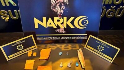 Isparta'da Narkotik ve KOM ekiplerinin gerçekleştirdiği operasyonda, uyuşturucu maddeler ve