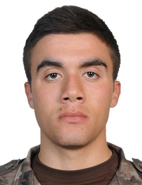 İstanbul Çekmeköy’de gerçekleştirilen narkotik operasyonunda ağır yaralanan polis memuru Emre Albayrak, hastanede hayatını kaybederek şehit oldu. İstanbul'un Çekmeköy ilçesinde düzenlenen narkotik operasyonunda ağır yaralanan Polis Memuru