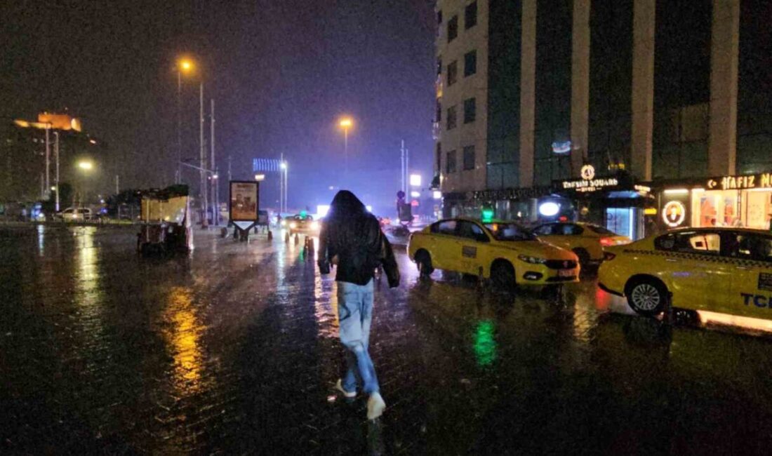 İstanbul'da 7 Aralık Pazar günü beklenen sağanak yağmur gece saatlerinde