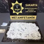 İstanbul’dan Zonguldak’a uyuşturucu sevk eden 2 kişi, Sakarya’nın Karasu ilçesinde yakalandı.