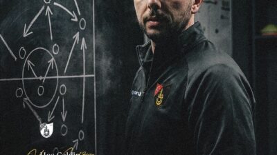 İstanbulspor, teknik direktör Mustafa Alper Avcı'nın yerine Barış Kanbak'ı atadı.