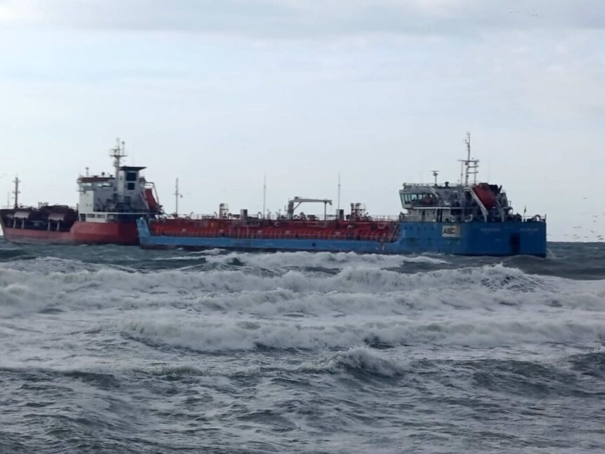 Florya açıklarında Türk ve Azerbaycan bandıralı iki tanker acil durum çağrısı yaptı. Kurtarma ekipleri yönlendirildi.