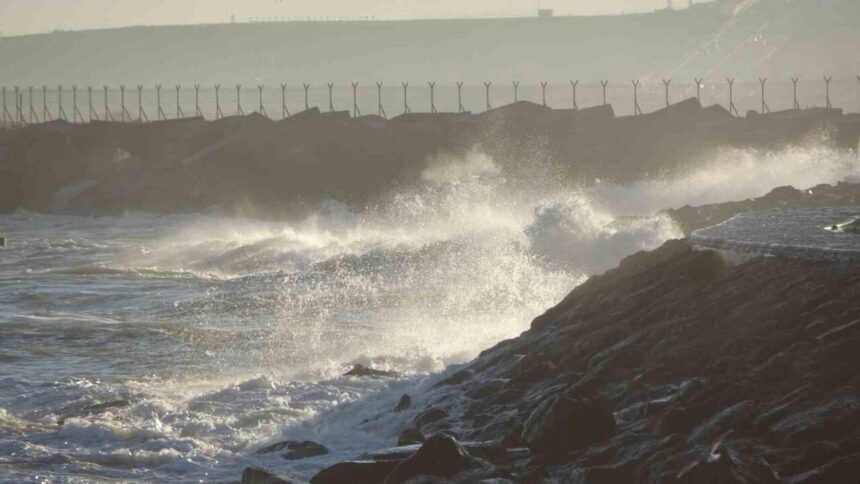 Doğu Karadeniz’deki fırtına balık tezgahlarını da olumsuz etkiledi.