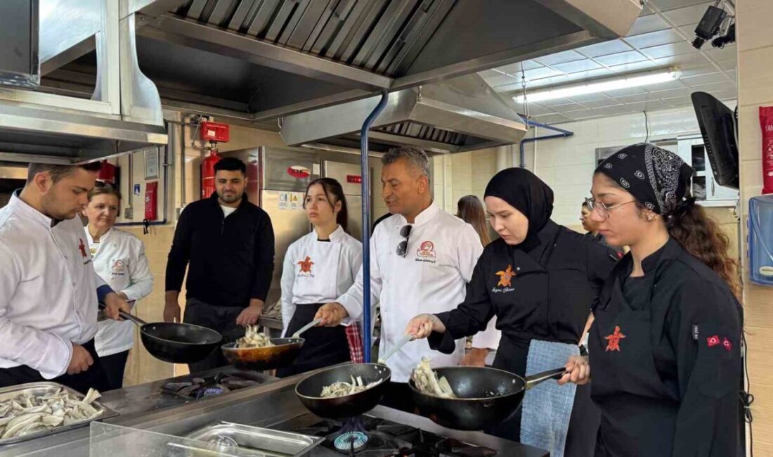 Tarsus Belediyesi, istiridye mantarlarını Mersin Üniversitesi Gastronomi Bölümü öğrencilerine tanıttı.