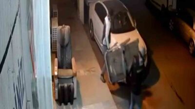 Şanlıurfa'nın Viranşehir ilçesinde bir spot mağazasının önündeki koşu bandı, iki