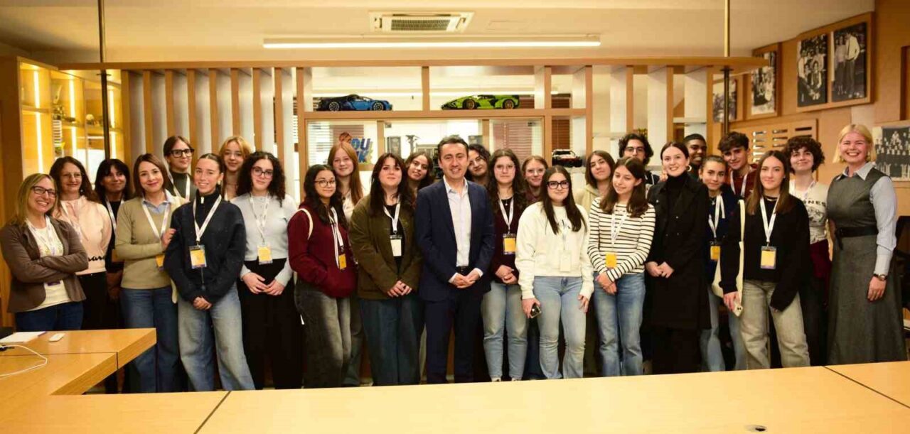 İtalya'dan gelen 20 öğrenci ve 4 öğretmen, Bursa'da Şahinkaya Eğitim