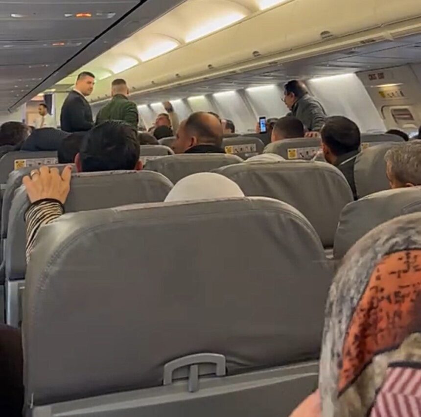 İzmir’den Diyarbakır’a giden SunExpress uçağı, kar nedeniyle geri döndü; yolcular saatlerce bekledi.