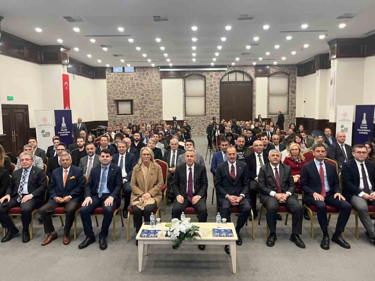İzmir Kaynak Verimliliği Merkezi'nin tanıtım toplantısı, İzmir İktisat Kongre Binası'nda