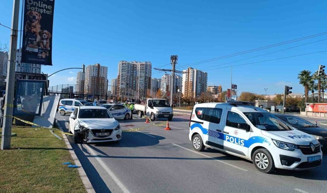 İzmir Karşıyaka'da 82 yaşındaki Müjgan Burhanoğlu, karşıdan karşıya geçerken Onur