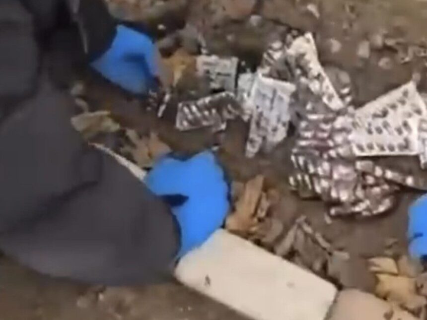 İzmir’de bir evde yapılan operasyonda 9 bin 132 uyuşturucu hap ele geçirildi, bir kişi gözaltına alındı.