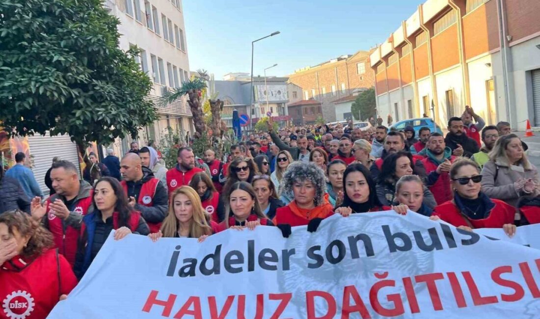 İzmir’de İşçiler, Ödeme Krizi ve İşten Çıkarmalara Karşı Yürüyüşlerinin Dördüncü Gününde Yarım Gün İş Bıraktı İzmir'deki işçiler, ödeme sorunları ve işten çıkarmalara karşı eylemlerine devam