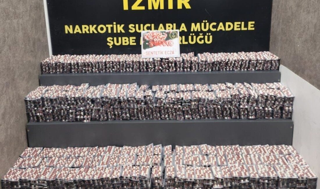 İzmir'de narkotik polislerinin düzenlediği operasyonlarda 55 bin 552 uyuşturucu hap