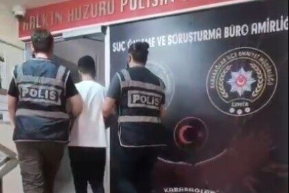 İzmir’de Uyuşturucu Ticareti ve Hırsızlık Suçlarından Aranan İki Zanlı Operasyonla Yakalandı