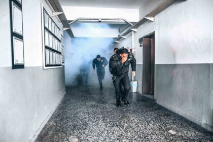 Buca’daki Polis Meslek Yüksekokulu’nda İtfaiye Ekiplerinden Yangın Tatbikatı!