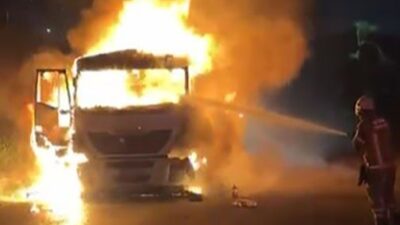 İzmir'in Aliağa ilçesinde, Yusuf Çetinkaya'nın kullandığı dökme kömür yüklü tır,