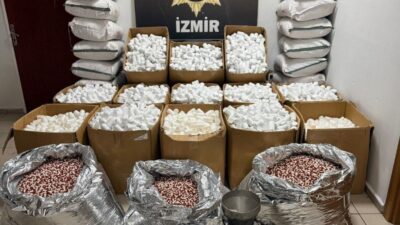 İzmir'de düzenlenen operasyonda, Narkotik Suçlarla Mücadele Şube Müdürlüğü, iki farklı