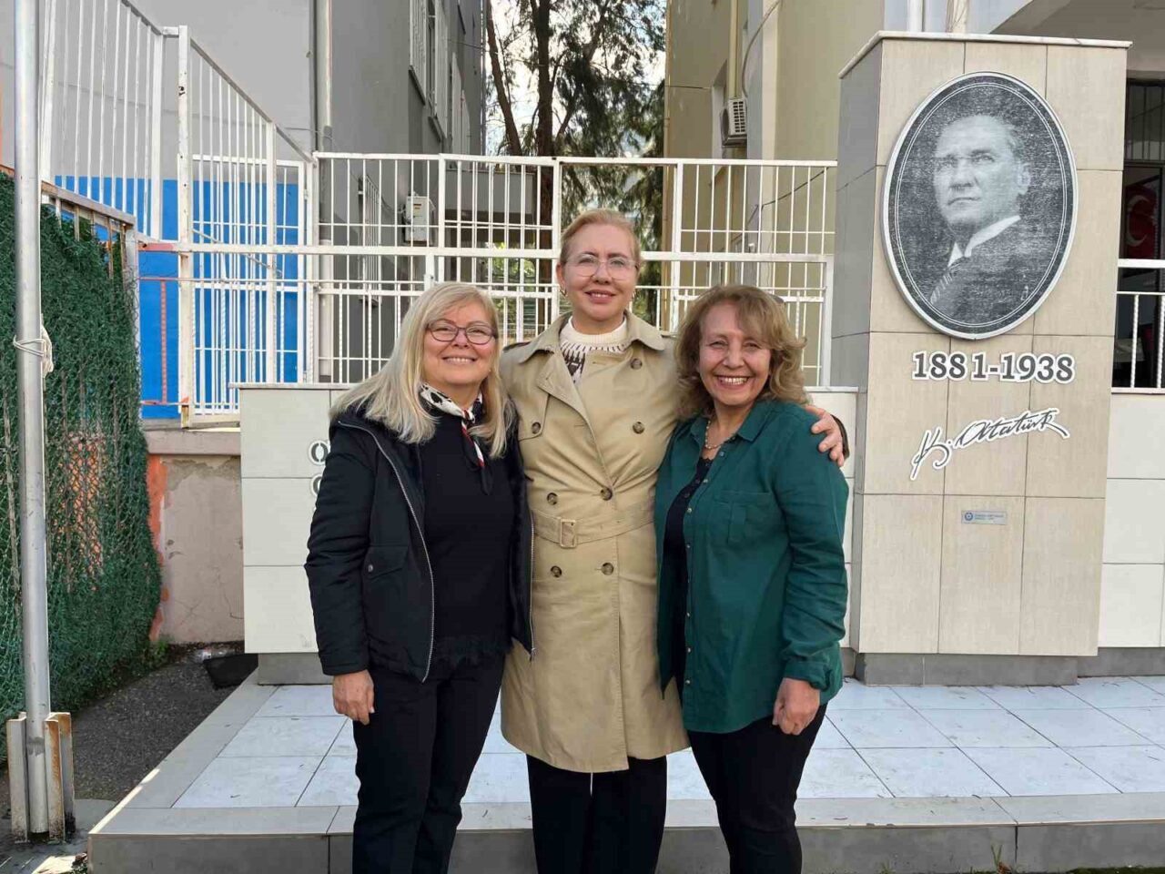 İzmir'deki Aylin Dilekçi, Behiye Yılmaz ve Belgin Türkoğuz'un öncülüğünde başlatılan