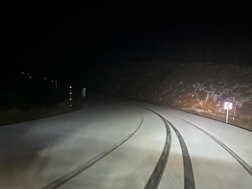 İzmir’in Bozdağ’ında mevsimin ilk karı bekleniyor, kayak tesisleri için hazırlıklar tamamlandı.