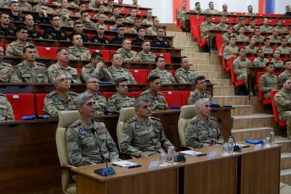 Foça’da Jandarma Genel Komutanlığı tarafından düzenlenen Savaşçı Yarışması, güvenlik güçlerinin yeteneklerini test etmeye başladı.