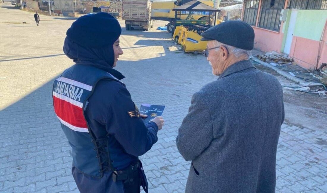 Afyonkarahisar'da jandarma, Hocalar ilçesinde kadına şiddetle mücadele için bilgilendirme etkinliği