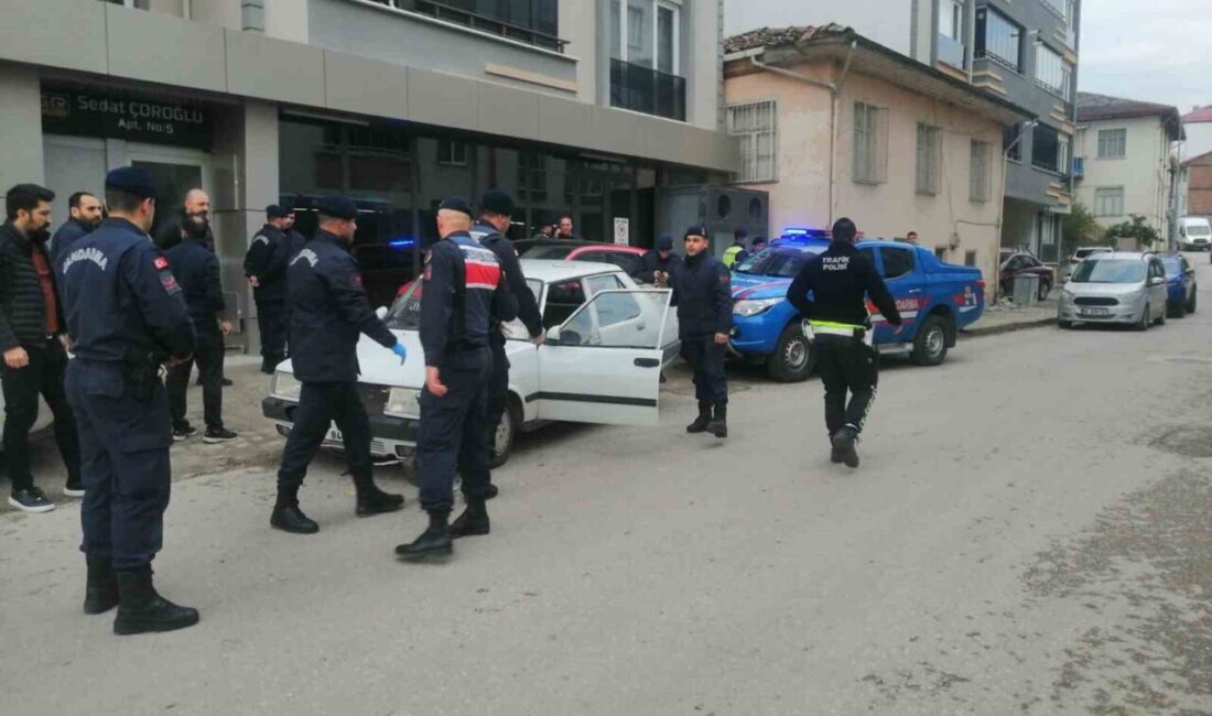 Tokat'ın Niksar ilçesinde jandarmanın dur ihtarına uymayan 18 yaşındaki E.T.,