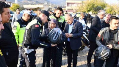 Gaziantep'te jandarma, motosiklet sürücülerine güvenli sürüş eğitimi verdi. Nurdağı ilçesinde
