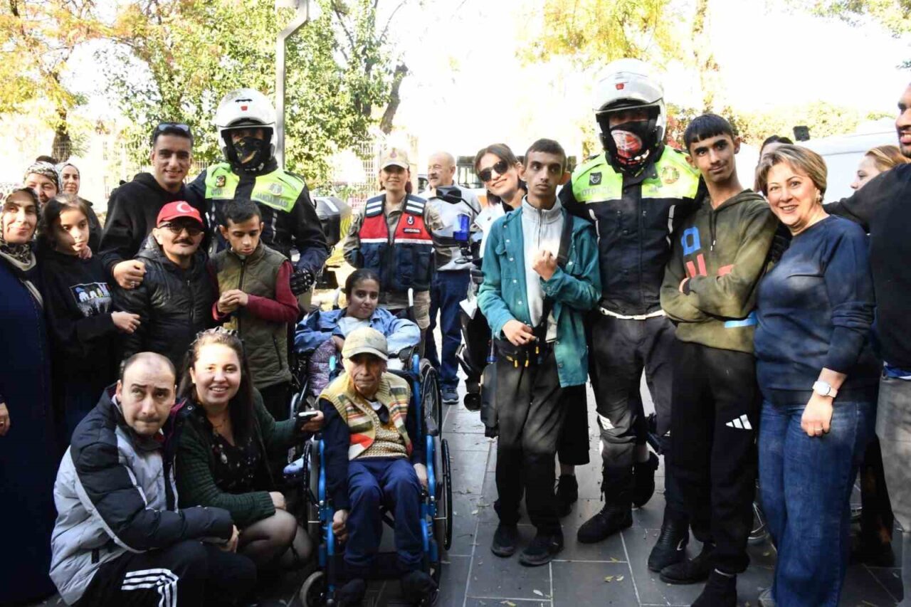 Gaziantep Jandarma Komutanlığı, Dünya Engelliler Günü’nde Özel İhtiyaçlı Öğrencilere Destek Ziyareti Gerçekleştirdi