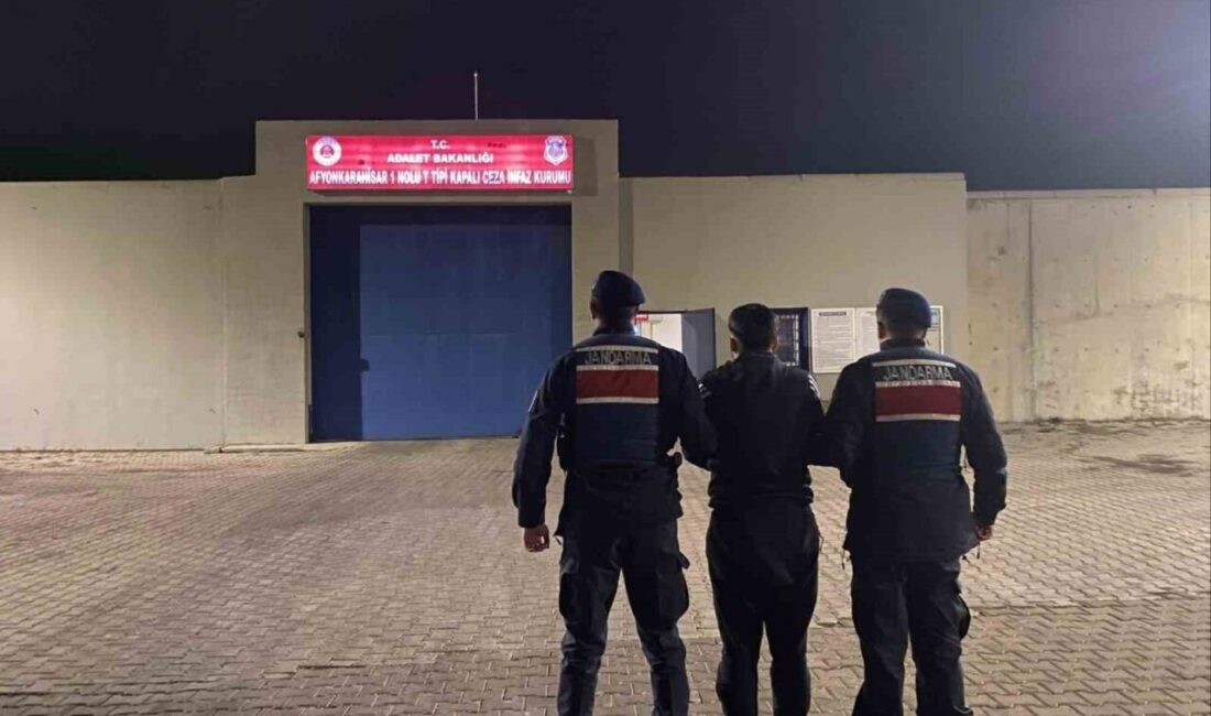 Afyonkarahisar’da Jandarma Operasyonu: 3 Bin 680 Uyuşturucu Hap ve Diğer Maddeler Ele Geçirildi Afyonkarahisar'da jandarma, Sinanpaşa'daki bir adrese gerçekleştirdiği operasyonda 3 bin 680