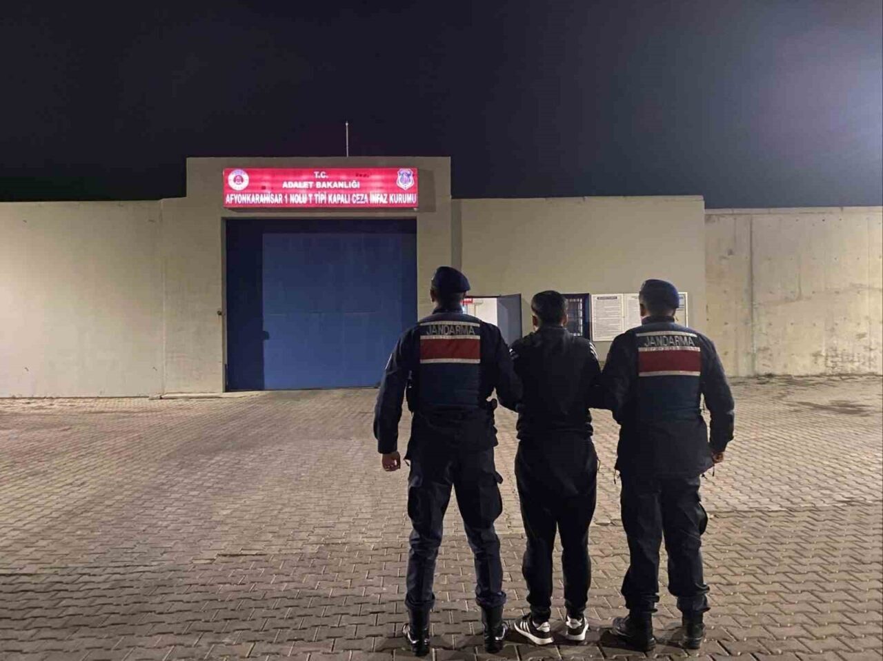 Afyonkarahisar’da Jandarma Operasyonu: 3 Bin 680 Uyuşturucu Hap ve Diğer Maddeler Ele Geçirildi