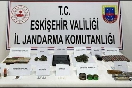Eskişehir’de Jandarma Uyuşturucu Operasyonu: 2 Şüpheli Yakalandı, Madde ve Silah Ele Geçirildi