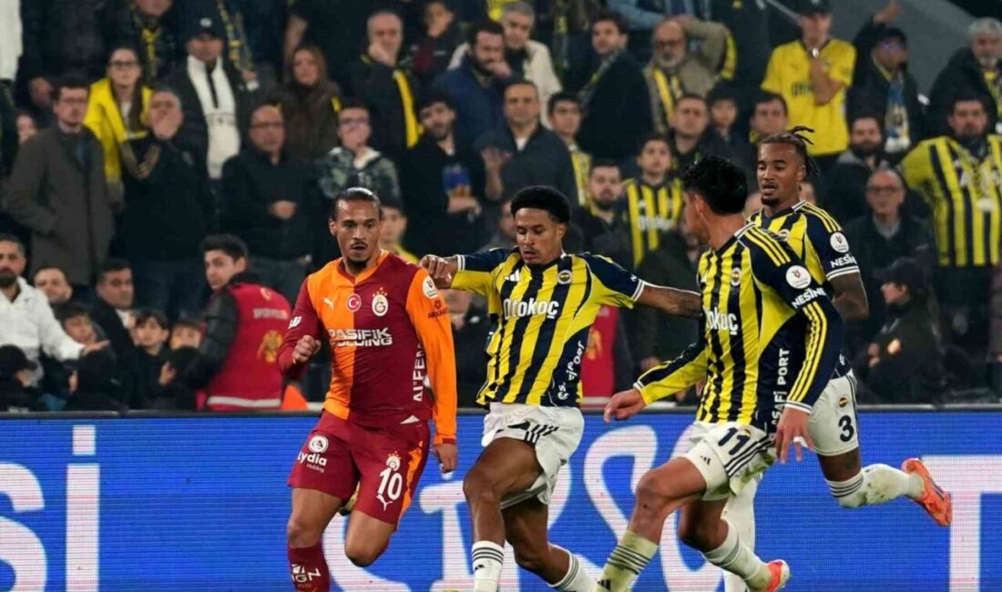 Fenerbahçe'nin oyuncusu Jayden Oosterwolde, derbi karşılaşmasında gördüğü sarı kart nedeniyle