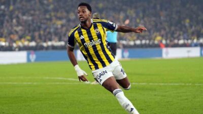 Fenerbahçe'nin Kolombiyalı forveti Jhon Duran, Galatasaray karşısında uzatma dakikalarında attığı