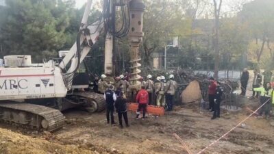 Kadıköy'deki bir inşaat şantiyesinde çukura düşen işçi, itfaiye ekipleri tarafından