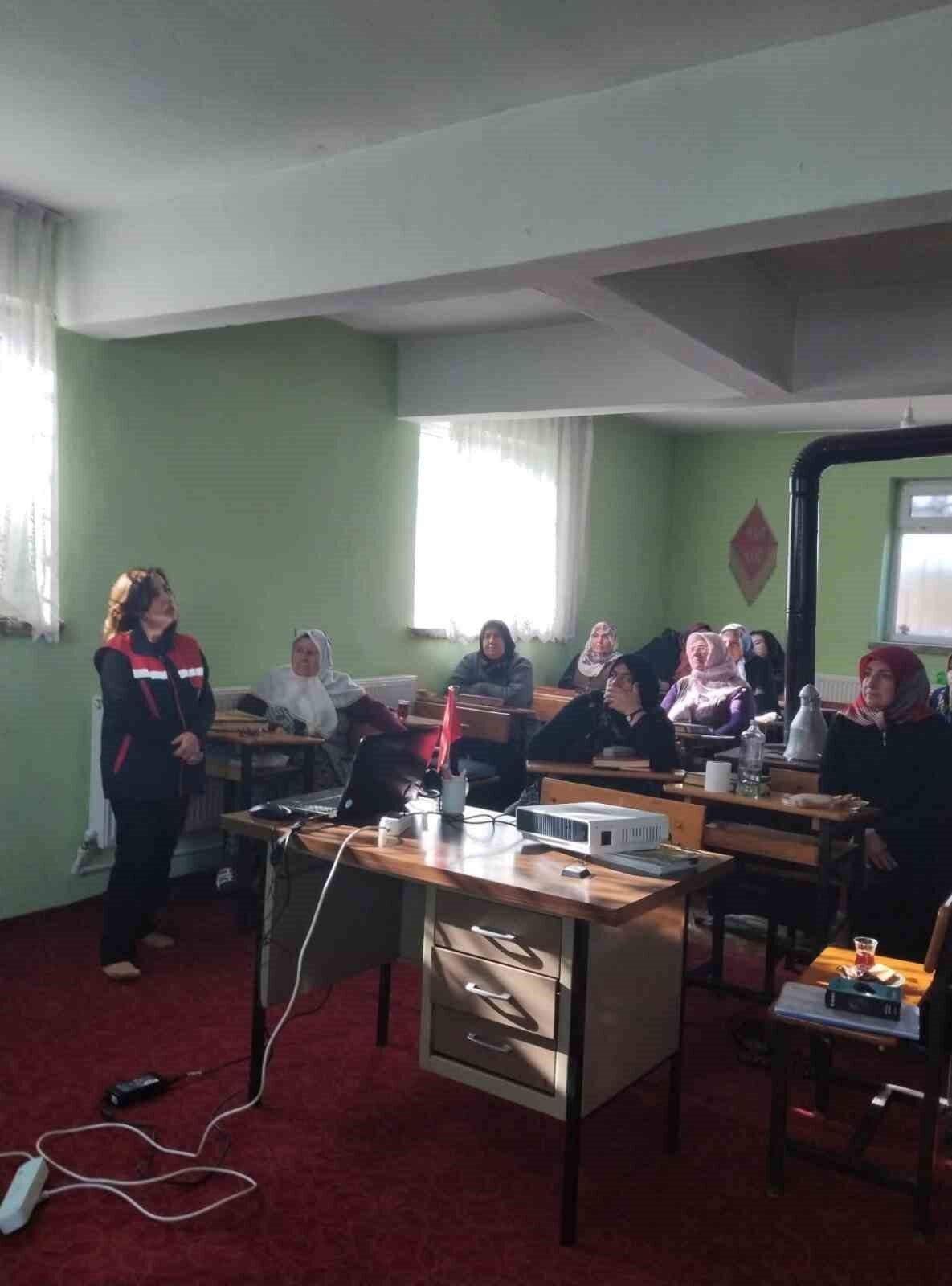 Afyonkarahisar’da Kadın Çiftçilere Yönelik Tarım Eğitimi Programları Sürüyor