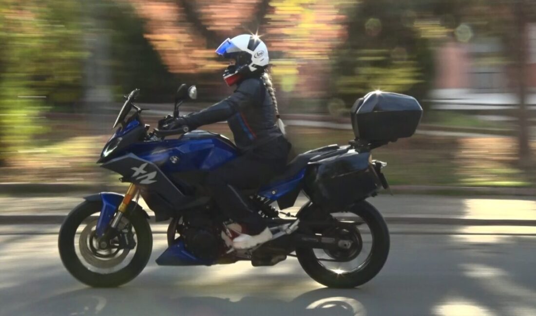 İspanya'dan Türkiye'ye 4,5 günde motosikletle seyahat eden Yağmur Yeşim Akbaş,